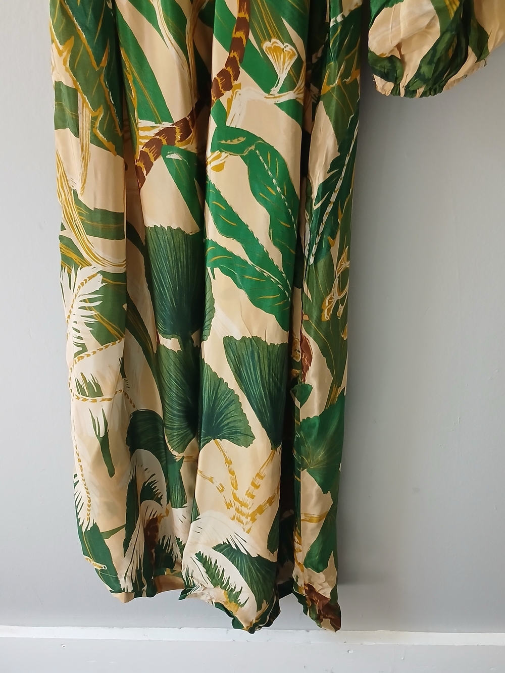 Farm Rio Women's Size Large One-Sleeve Printed Satin Crepe Jumpsuit Wide Leg - Picture 15 of 16